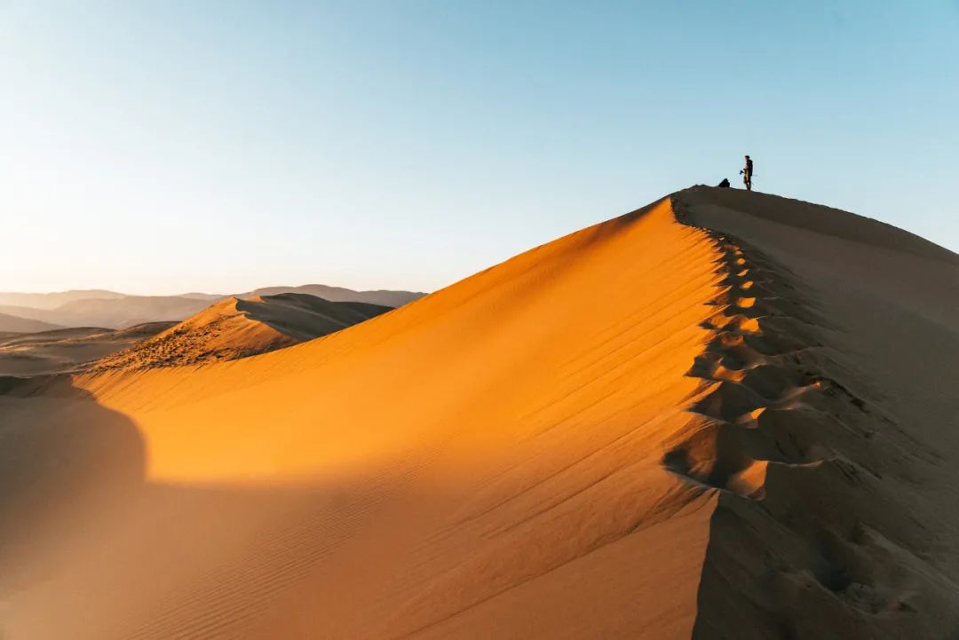 甘肃沙漠照片_沙漠甘肃风景_甘肃女网红沙漠写真