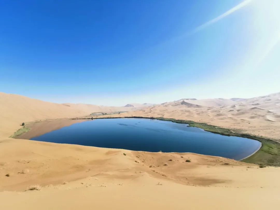 甘肃沙漠照片_甘肃女网红沙漠写真_沙漠甘肃风景