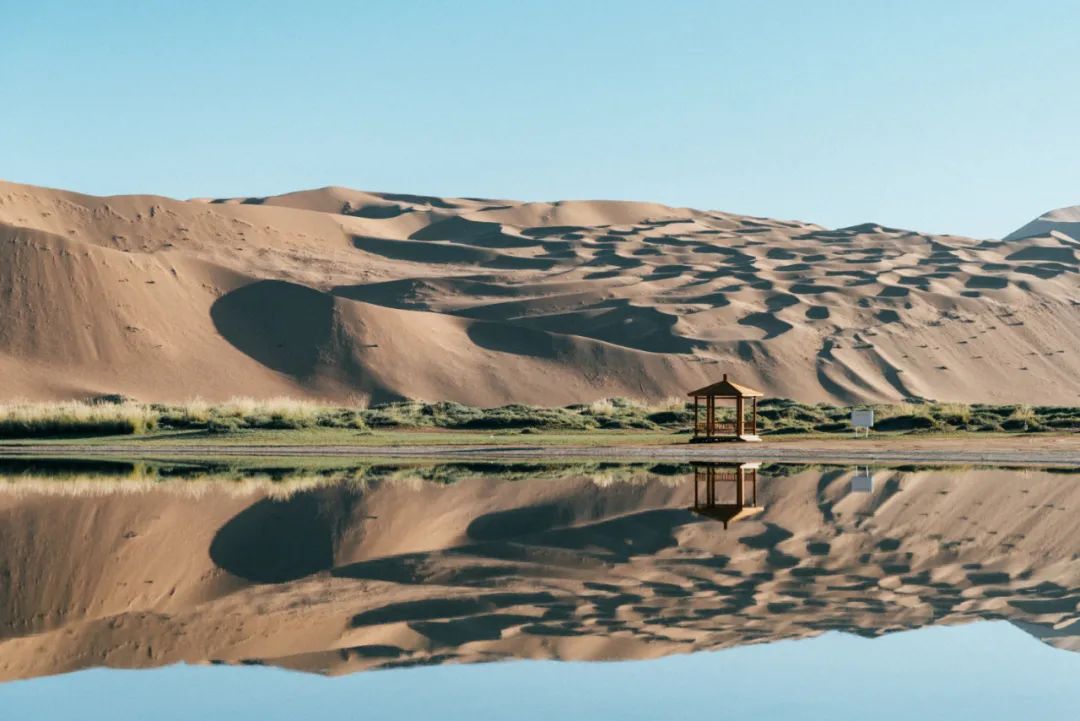 甘肃女网红沙漠写真_沙漠甘肃风景_甘肃沙漠照片